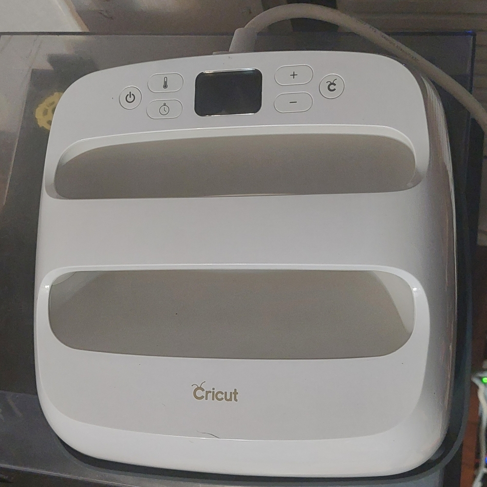 9x9 Cricut Easy Press PLUS 17 vinyl adhesive sheets